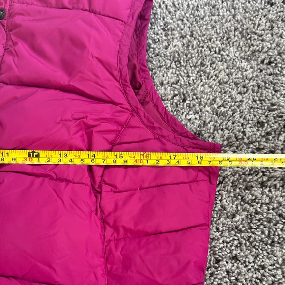 Lands'‎ End Women's Fuchsia Quilted Vest - Picture 5 of 5
